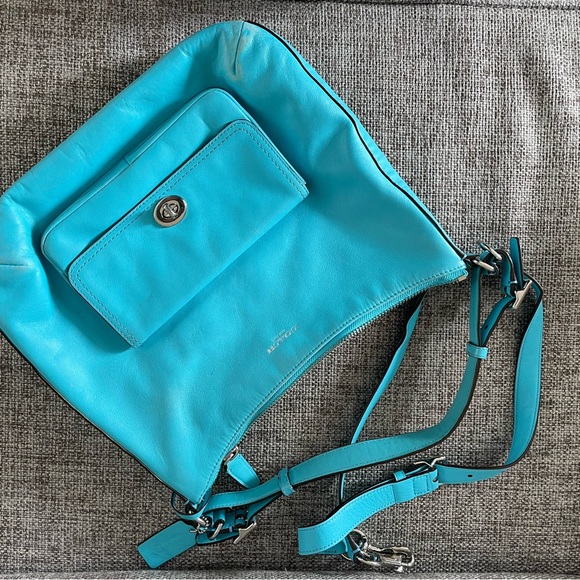 Bright blue-turquoise Coach hobo style bag with shoulder strap. - Picture 3 of 4